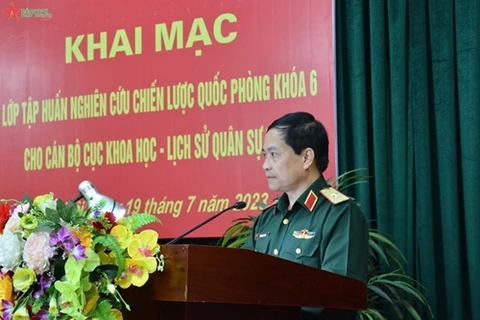 为老挝人民军开设国防战略研究培训班