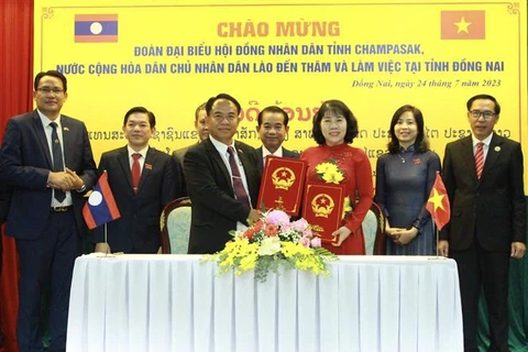 同奈省和老挝占巴塞省就人民议会工作交换经验