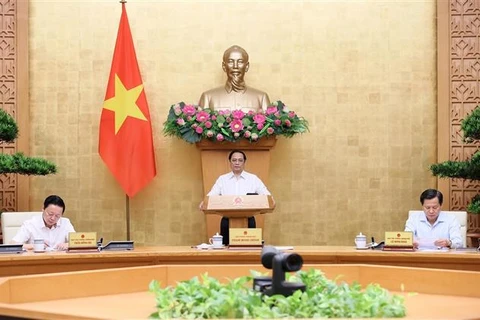 越南政府总理范明政主持7月份政府立法工作专题会议