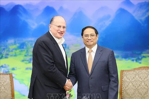 越南政府总理范明政会见汇丰集团主席马克·塔克