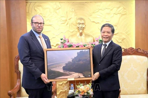 越南与美国加强经贸投资合作