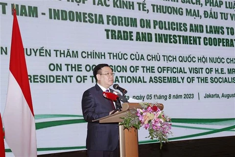 越南国会主席王廷惠出席促进越南与印尼经贸、投资合作的法律政策论坛