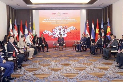 越南国会主席王廷惠拜会AIPA-44主席普安·马哈拉妮