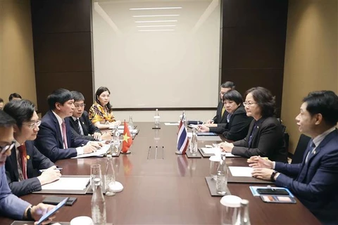 越南国会秘书长裴文强分别会见泰国众议院、印尼众议院和老挝国会的秘书长
