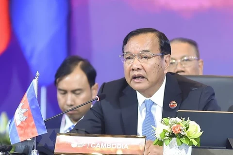 东盟成立56周年：柬埔寨强化保持东盟核心作用和团结一致的必要性