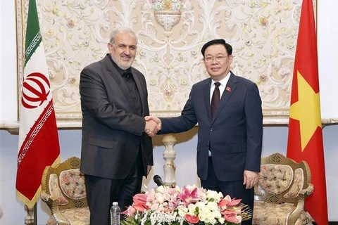 越南国会主席王廷惠会见伊朗工业、矿业和贸易部长阿巴斯·阿利亚巴迪