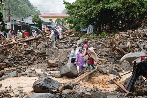 政府总理指示全力做好山体滑坡、河岸海岸塌方和山洪灾害防灾救灾工作