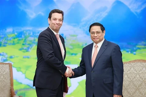 越南政府总理范明政会见美国雅培集团董事长