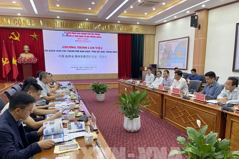 越南海防市与中国海南省分享物流、港口管理经验