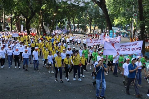 胡志明市：5000名人参加步行活动 支持橙剂/二恶英受害者