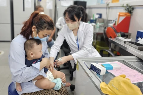 越南63个省市在8月和9月内为儿童开展五联疫苗接种计划