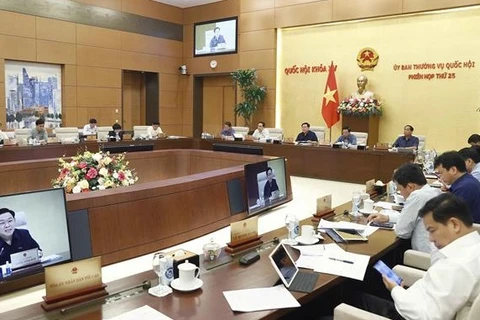 越南国会常务委员会第25次会议讨论“有关出台享受一次性社会保险”的最优方案