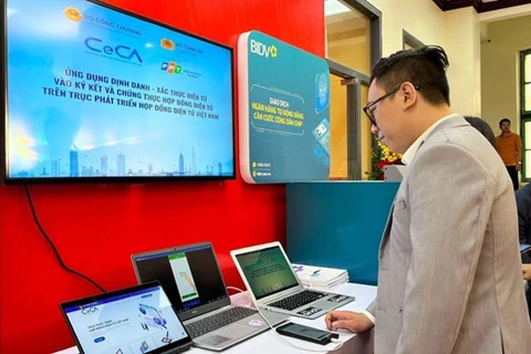 积极推进芯片身份证的电子认证在越南电子合同发展轴上的应用力度