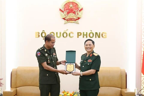  越南加强与柬埔寨的防务合作关系