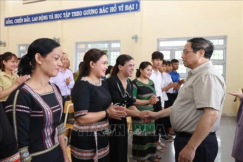 越南政府总理范明政检查昆嵩省2023-2024学年准备工作
