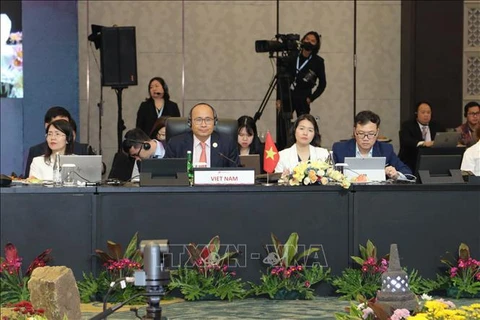 越南出席东盟与各伙伴国部长级会议