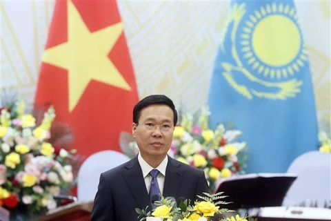 越南国家主席武文赏设宴欢迎哈萨克斯坦总统访越
