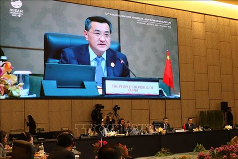 东盟与中国举行经济部长磋商会议