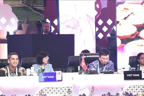 越南出席第十届东盟财长和央行行长会议