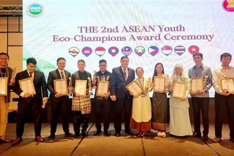 越南两名青年荣获东盟青年生态冠军奖