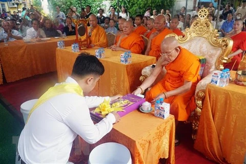 旅居老挝越南人社群举行盂兰节庆祝活动