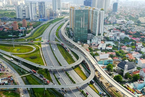 2021~2030年越南南部以东地区经济增长三种情景预测