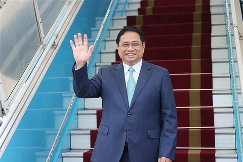 越南政府总理范明政启程前往印尼出席第43届东盟峰会