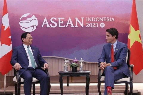 越南政府总理范明政会见加拿大总理贾斯汀·杜鲁多
