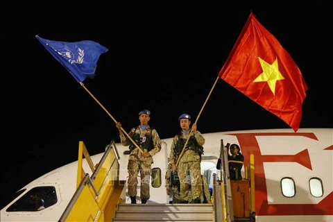 越南维和部队与当地政府和人民建立密切联系