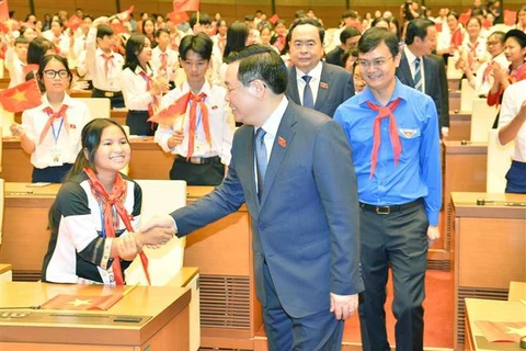 越南国会主席王廷惠出席 “儿童国会”第一次模拟会议