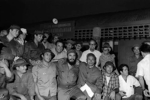 古巴革命领袖菲德尔·卡斯特罗首次访问越南50周年:“非常感谢越南！”