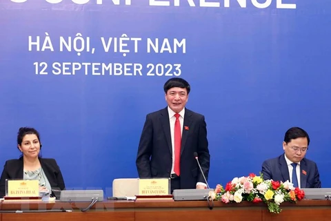 第九届全球年轻议员大会前夕：越南国会办公厅主任裴文强：携手促进数字化转型和创新