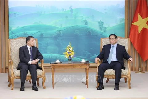 越南政府总理范明政会见即将届满离任的老挝驻越南大使森菲特•洪邦光