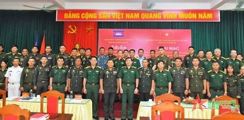 为柬埔寨王家军队干部开设军事历史工作业务培训班