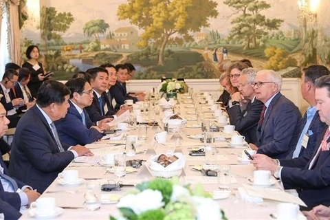 越南政府总理范明政与美国顶尖半导体公司举行工作午餐会