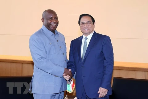 越南政府总理范明政会见布隆迪总统埃瓦里斯特·恩达伊施米耶