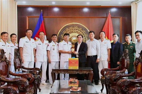越南海军与柬埔寨海军加强友好关系