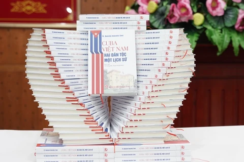 《古巴-越南：两个民族，共同历史》一书首发仪式在河内举行