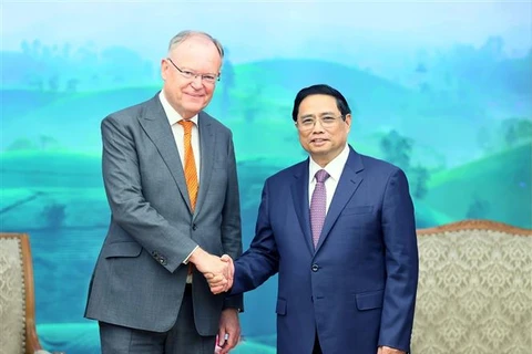 越南政府总理范明政会见德国下萨克森州州长施特凡·魏尔