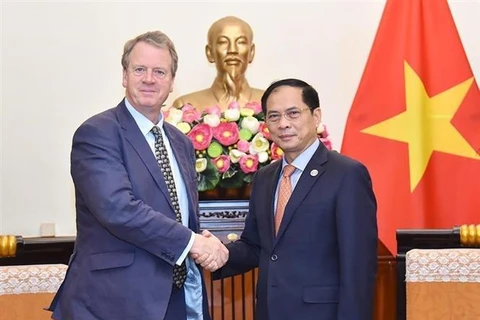 越南外交部长裴青山会见英国苏格兰事务大臣阿利斯特·杰克