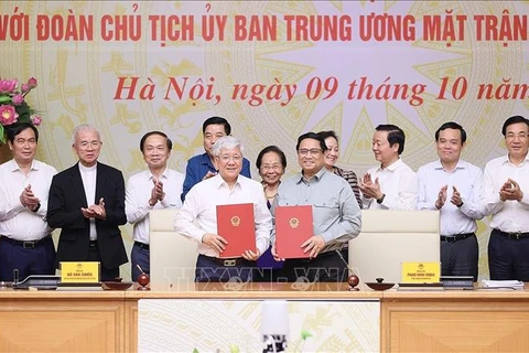 越南政府与祖国阵线中央委员会签署新阶段联席决议 加强双方协调与配合
