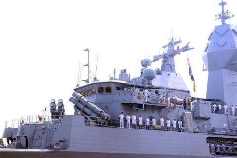 澳大利亚护卫舰“皇家海军图文巴号”对越南进行友好访问