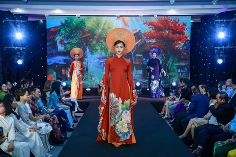 “越南-日本的秋色”活动：弘扬两国传统服装价值