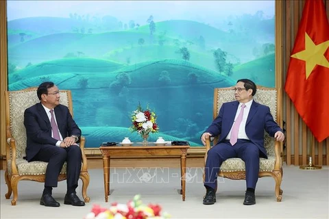 越南政府总理范明政会见柬埔寨人民党中央外委会主席布拉索昆