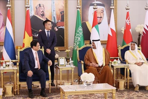 越南政府总理抵达利雅得 开始出席ASEAN—GCC峰会和访问沙特阿拉伯之旅