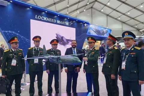 越南国防部代表团出席2023年首尔国际航空航天暨军工业展览会