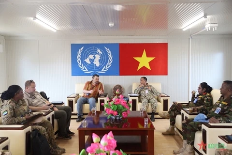 越南二号工兵队满足好联合国装备检查