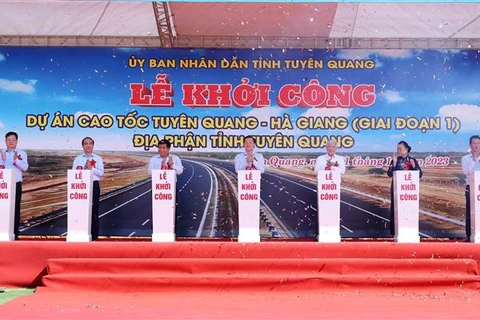 越南政府副总理黎明慨出席宣光-河江高速公路开工仪式