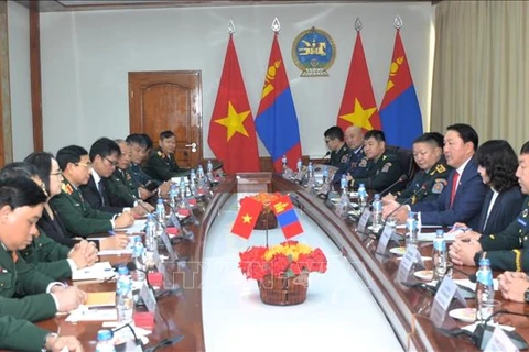  推动越南与蒙古国防务关系务实和高效发展