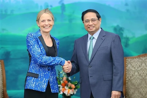 越南政府总理范明政建议亚马逊扩大对越投资和援助越南企业进行数字化转型